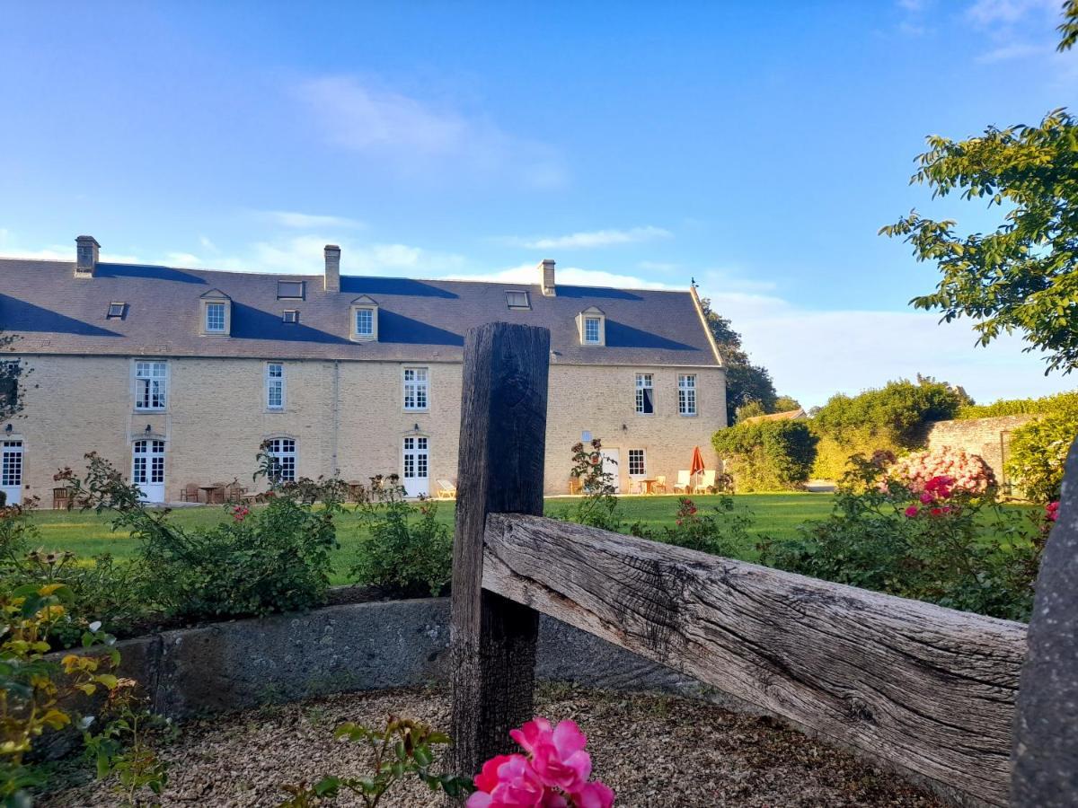 Hotel Le Manoir De Mathan Crepon A La Campagne 5 Mn D'Arromanches Et 10 Mn De Bayeux Luaran gambar